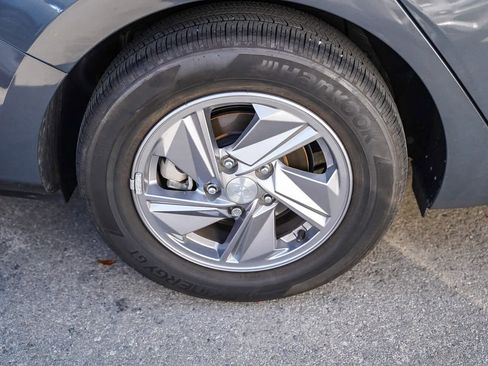 Certified 2024 Hyundai Elantra SE image 6