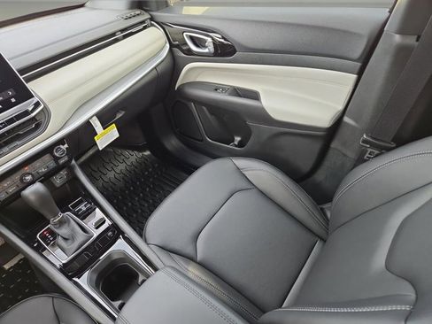 New 2026 Jeep Compass Limited image 19