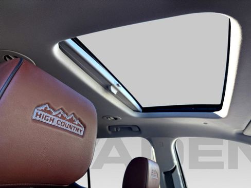 Used 2020 Chevrolet Traverse High Country image 12