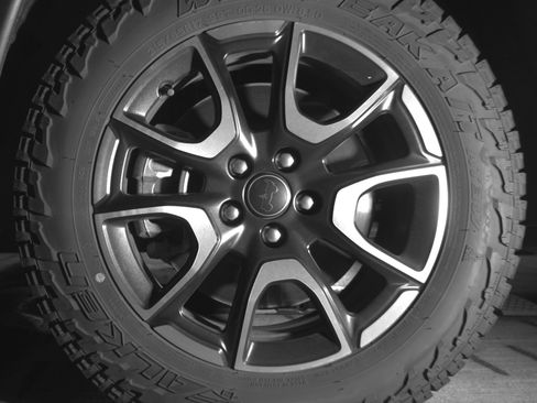 Used 2025 Jeep Compass Trailhawk image 12