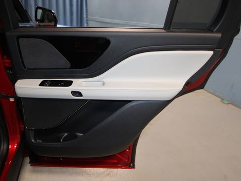 Used 2026 Lincoln Aviator AWD image 26