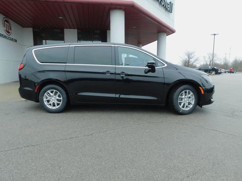 New 2026 Chrysler Voyager LX image 9