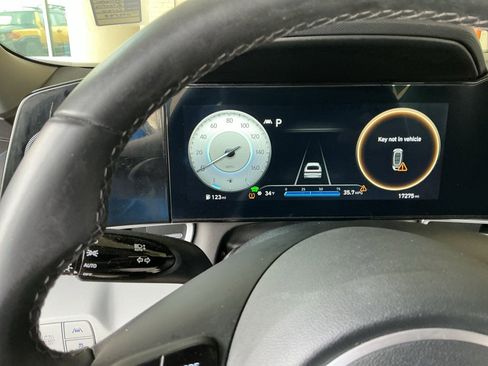 Certified 2023 Hyundai Elantra Limited image 10