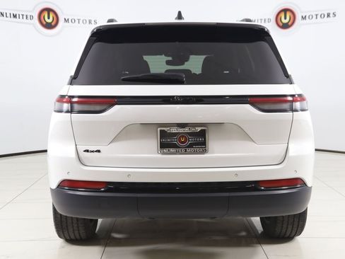 Used 2024 Jeep Grand Cherokee Altitude AWD/4WD image 42