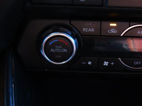 Used 2018 MAZDA CX-9 Signature image 27