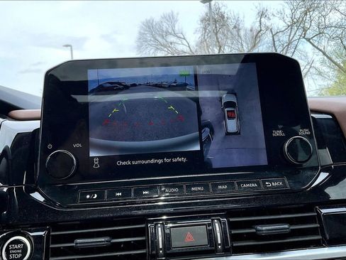 Used 2023 Nissan Pathfinder Platinum image 31