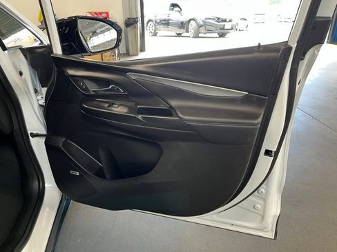 Used 2023 Chevrolet Bolt LT w/ Infotainment Package FWD image 12
