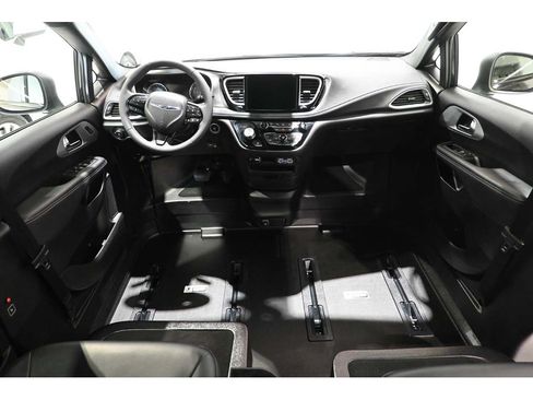 Used 2023 Chrysler Pacifica Touring-L w/ S Appearance Package FWD image 22