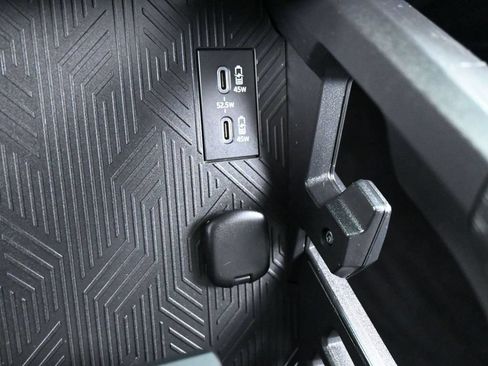 Used 2024 Toyota Tacoma TRD Off-Road AWD/4WD image 12