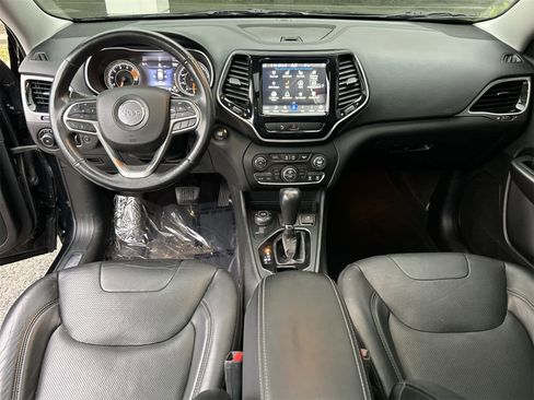 Used 2019 Jeep Cherokee Limited image 10