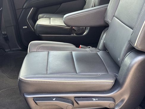 Used 2025 Chevrolet Suburban Premier RWD image 17