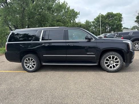 Used 2019 GMC Yukon XL Denali AWD/4WD image 2