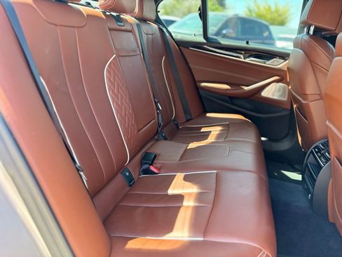 Used 2019 BMW M550i xDrive w/ Dynamic Handling Package image 21