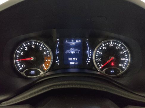 Used 2017 Jeep Renegade Latitude image 23