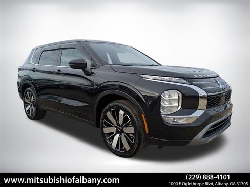 New 2026 Mitsubishi Outlander SE image 1