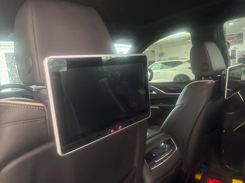 Used 2023 Cadillac Escalade Premium Luxury RWD image 13