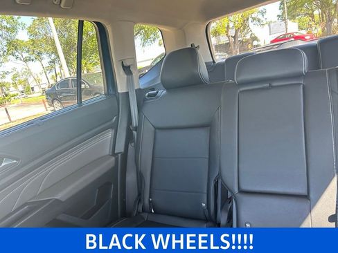 Used 2023 Volkswagen Atlas SE w/ Black Wheel Package FWD image 14