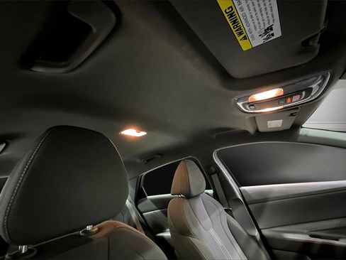 Used 2024 Hyundai Elantra SEL image 27