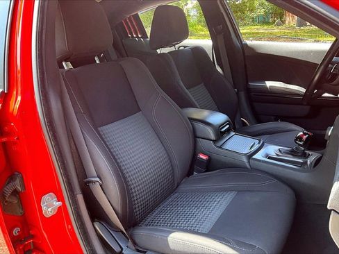 Used 2019 Dodge Charger SXT w/ Blacktop Package AWD/4WD image 29