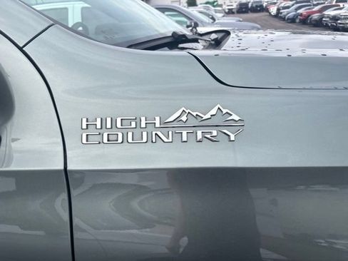Used 2024 Chevrolet Suburban High Country w/ Advanced Technology Package AWD/4WD image 11