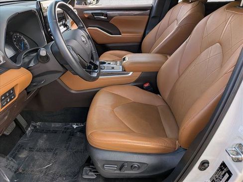 Used 2021 Toyota Highlander Platinum image 14