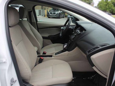 Used 2015 Ford Focus SE FWD image 28