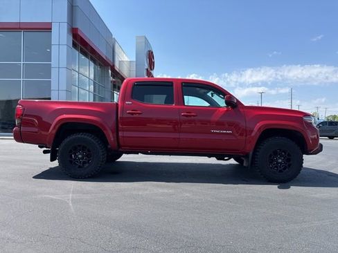 Used 2020 Toyota Tacoma SR5 image 8