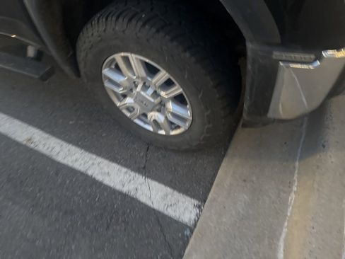 Used 2024 GMC Sierra 2500 SLT w/ SLT Convenience Package image 6