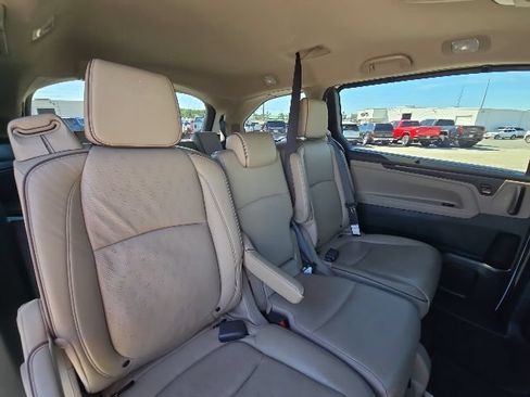 Used 2023 Honda Odyssey Elite image 16