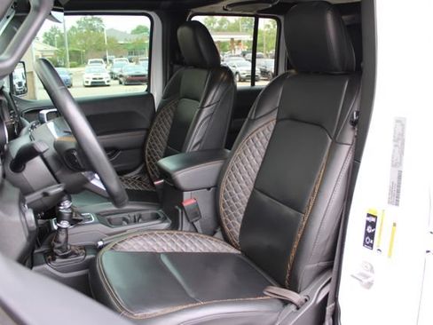 Used 2023 Jeep Wrangler Unlimited Sahara AWD/4WD image 13