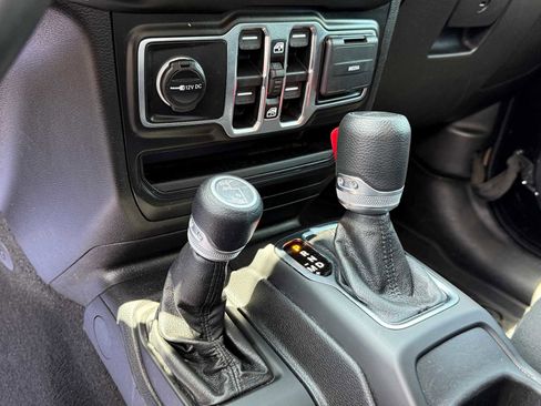 Used 2021 Jeep Gladiator Sport AWD/4WD image 21