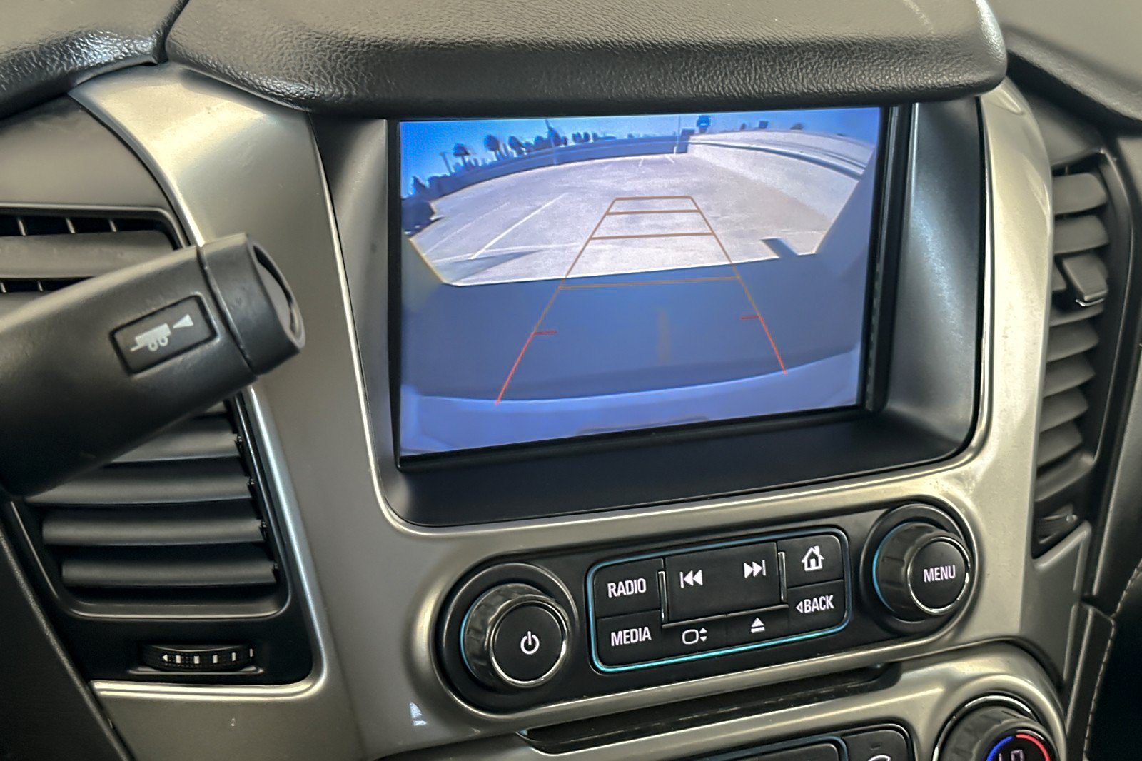 Used 2018 Chevrolet Tahoe LS w/ Enhanced Driver Alert Package RWD image 19
