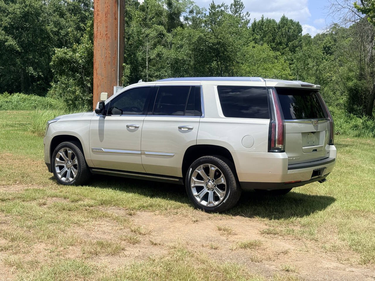 Used 2017 Cadillac Escalade Premium Luxury AWD/4WD image 3