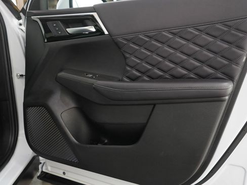 Used 2023 Mitsubishi Outlander SEL image 9