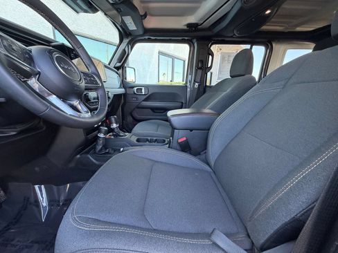Used 2025 Jeep Wrangler Unlimited Sahara AWD/4WD image 27