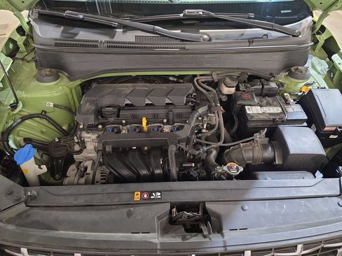 Used 2024 Hyundai Venue SEL FWD image 17