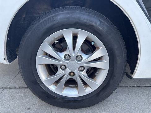 Used 2005 Toyota Camry LE FWD image 17