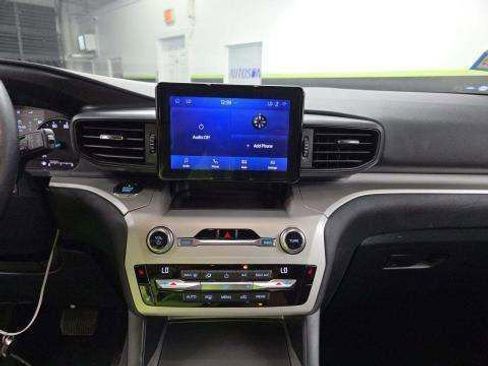 Used 2020 Ford Explorer XLT w/ Comfort Package AWD/4WD image 4