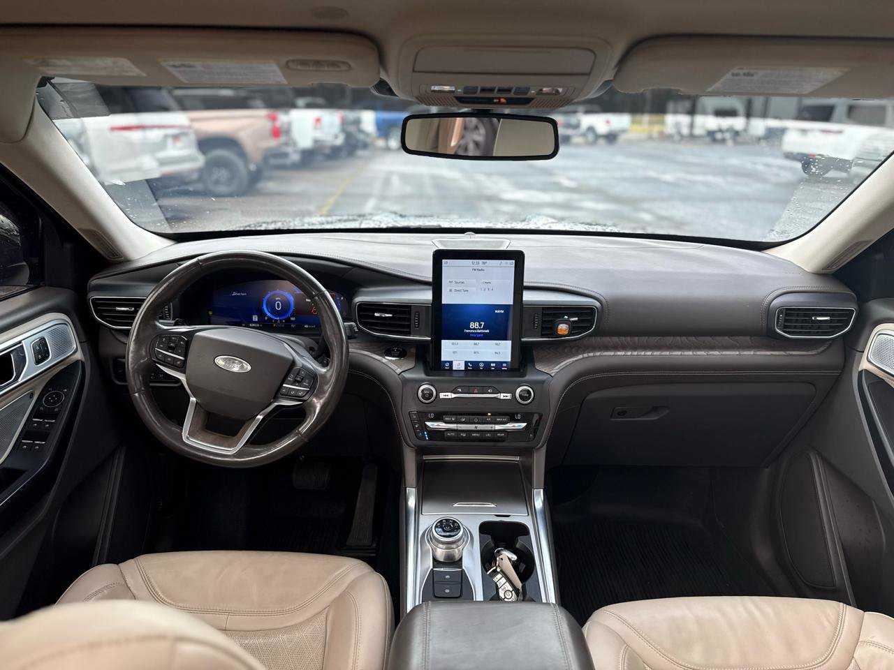 Used 2020 Ford Explorer Platinum w/ Premium Technology Package AWD/4WD image 19