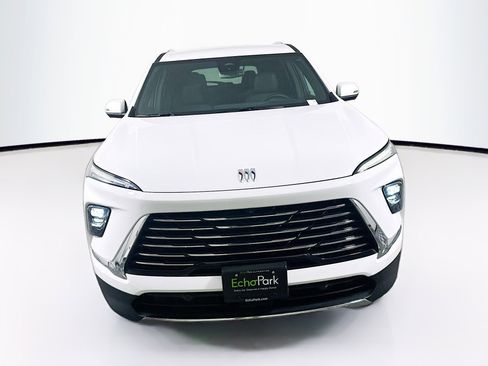 Used 2025 Buick Enclave Preferred image 2