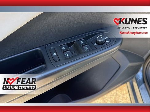 Used 2025 Volkswagen Taos SE image 20