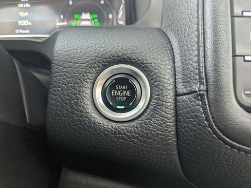 Used 2024 GMC Yukon Denali w/ Advanced Technology Package AWD/4WD image 21