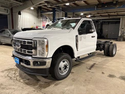 New 2026 Ford F350 XL w/ XL Chrome Package AWD/4WD image 3