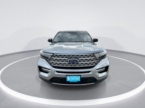 Used 2022 Ford Explorer Limited w/ Hybrid Equipment Group 310A AWD/4WD image 3