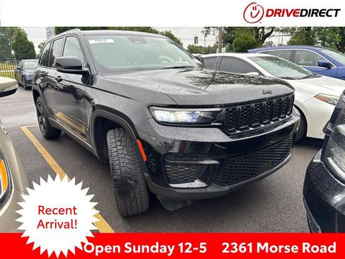 Used 2023 Jeep Grand Cherokee Altitude AWD/4WD image 1