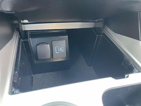 Used 2021 Ford Explorer XLT image 21