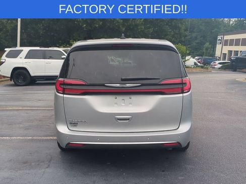 Certified 2024 Chrysler Pacifica Touring-L FWD image 4