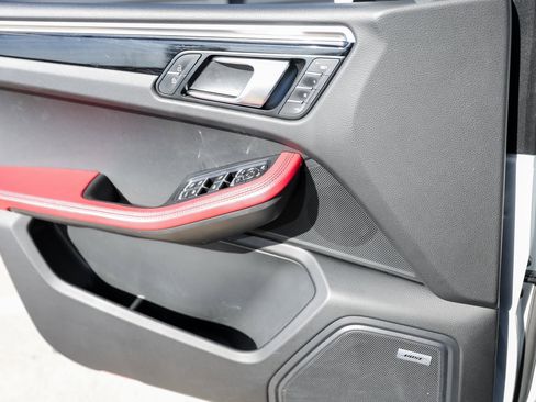 Certified 2020 Porsche Macan S image 24