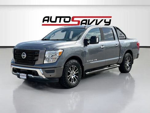 Used 2020 Nissan Titan SV w/ SV Convenience Package RWD image 3