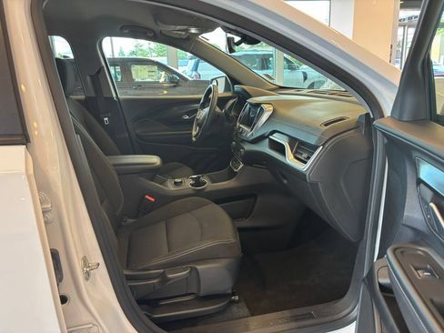 Used 2024 GMC Terrain SLE AWD/4WD image 24
